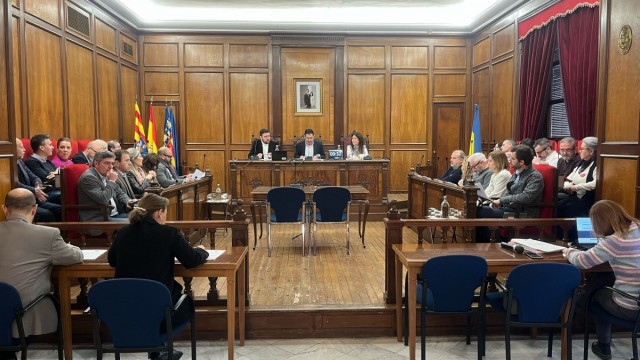 Alcoy instará al Ministerio a estudiar y proyectar la ampliación de la línea de tren hasta Alicante