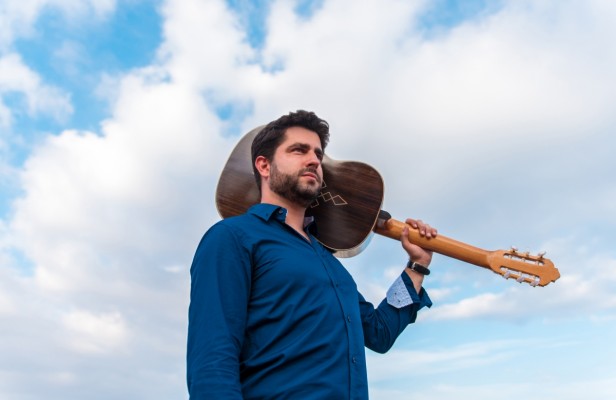 El guitarrista internacional Rafael Aguirre interpreta con la OSRM al maestro Rodrigo: ofrecerá un concierto en Murcia y otro en Cartagena