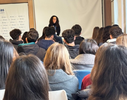Más de 40 de alumnos de Bachillerato asisten a un 'Aula Salud Colegios' en Vithas Medimar para conocer la labor de su personal asistencial