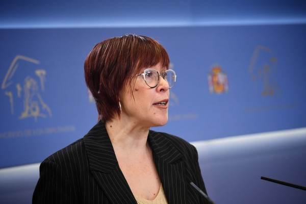 Águeda Micó vincula el apoyo de Compromís al pacto PSOE-Junts sobre migración al cierre de los CIE