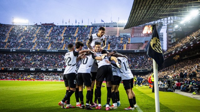 El Valencia CF de Corberán, con asignaturas pendientes