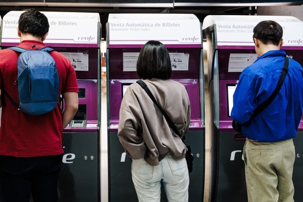 Renfe incrementa con más de 3.100 plazas semanales la oferta de los AVE para la línea Madrid-València