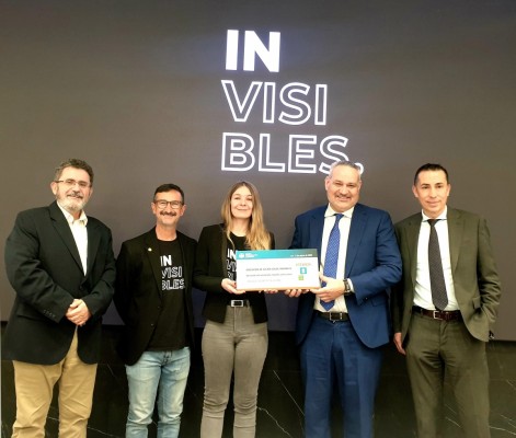 El equipo solidario de Grupo Cajamar dona 17.600 euros a la Asociación Social Invisibles 