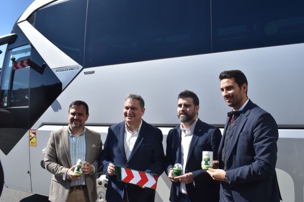 Vectalia refuerza la seguridad vial de su flota con la baliza Led One Connected de Erum Vial
