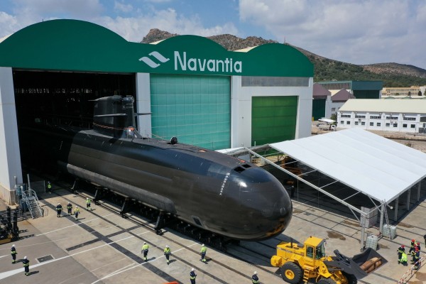 El S-82 avanza en su construcción con la puesta en tensión de sus sistemas eléctricos