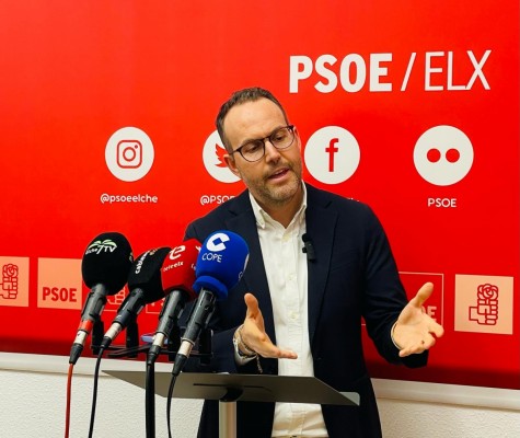 El PSOE de Elche pide a Ruz la salida de la Junta de Gobierno del edil de Vox, Samuel Ruiz, tras la apertura de juicio