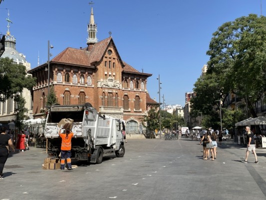 València saca a concurso el reciclaje de 24.000 toneladas de papel y cartón por el que prevé ingresar 1,7 millones