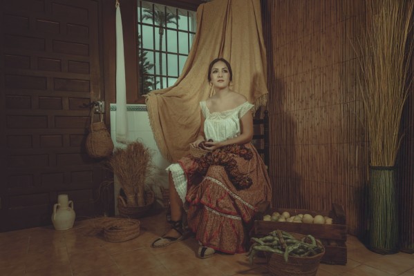Un viaje fotográfico a las 'Raíces' de Santomera: Jorge Kánovas captura la esencia del municipio con Carmen Doorá como modelo
