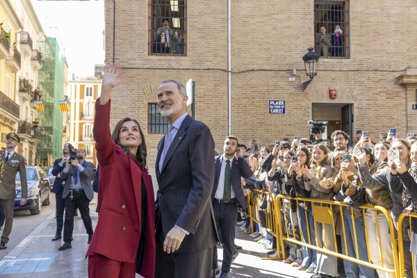 Los reyes se reúnen con entidades empresariales y sociales en su sexta visita a Valencia