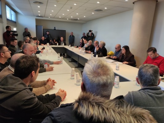 Freno en el convenio del azulejo: Ascer aplaza la negociación salarial por 
