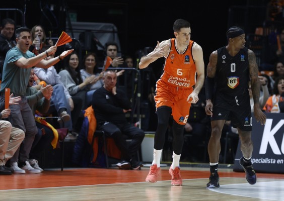 Valencia Basket cumple y mantiene vivo el sueño europeo