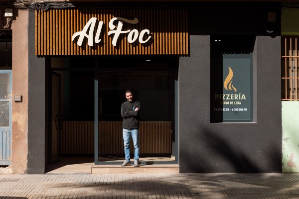 La pizzería AlFoc de Paiporta  vuelve a abrir con la ayuda de Grosso 