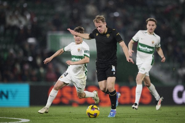 Van den Belt no entrena por una gastroenteritis y es duda para el partido ante el Deportivo