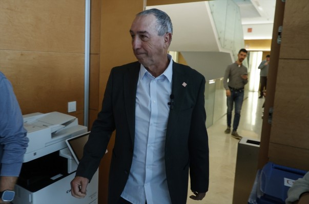 Compromís insiste en una moción de censura a Mazón 