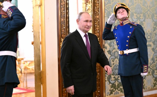 Rusia prohíbe la entrada a 