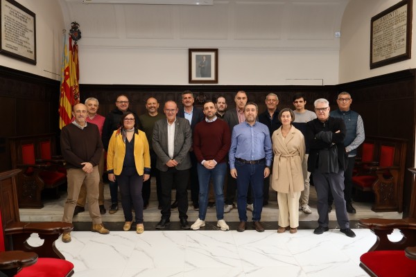 Carlos Argente y su junta directiva se reúnen con el alcalde de Sagunto
