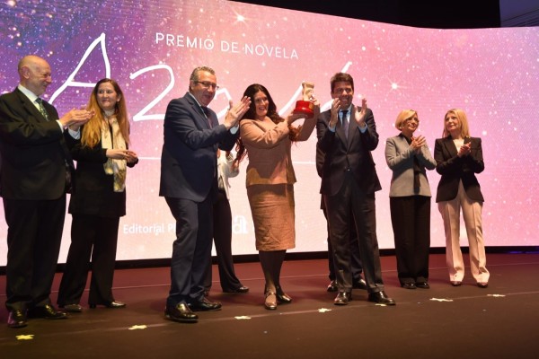La escritora Rosario Raro gana el Premio Azorín de Novela 2025