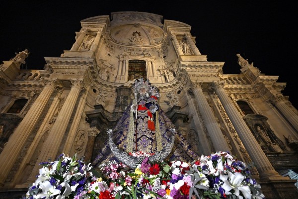 La Virgen de la Fuensanta regresa a su morada de primavera con la lluvia bajo el brazo
