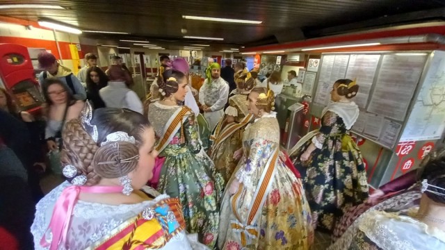 El transporte estas Fallas: la EMT circula 24 horas, el metro y el taxi convocan paros