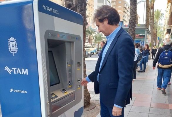 Alicante lanza la nueva plataforma digital del transporte urbano para facilitar la recarga de los abonos