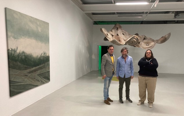 Paco Caballero muestra en el Centro Párraga su exploración de emociones y recuerdos entre el sueño y la vigilia