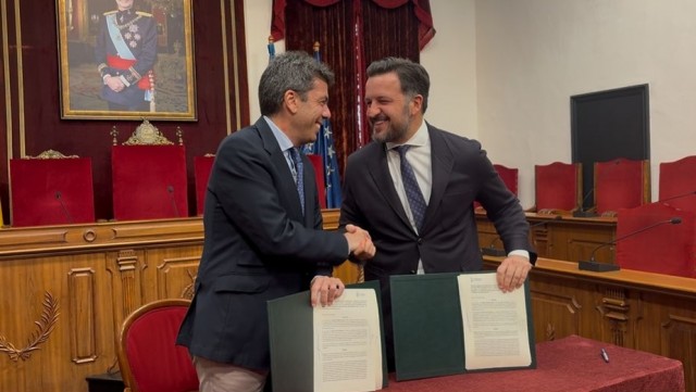 Mazón y Ruz firman el protocolo para un Tram sin catenarias: primero un estudio por 100.000 euros