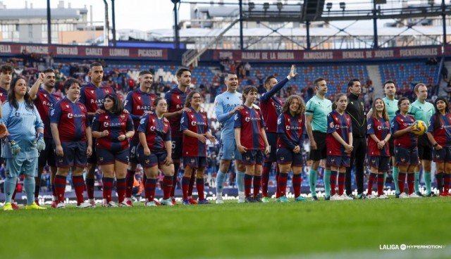 La plantilla del Levante acudirá al balcón del ayuntamiento para ver la mascletà del 18