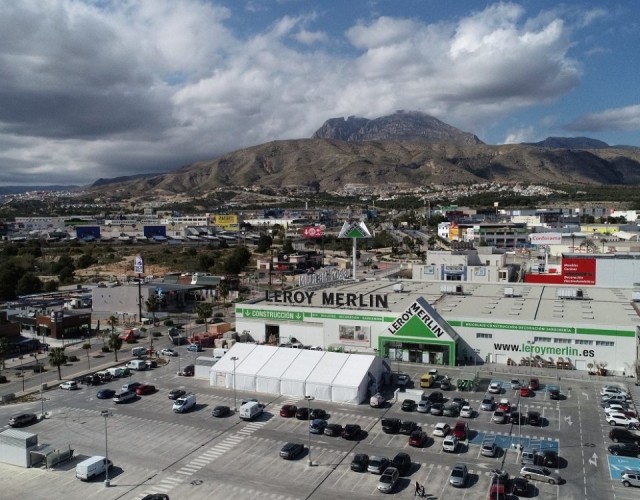 Estas son las soluciones planteadas por Finestrat para evitar atascos en el bulevar comercial