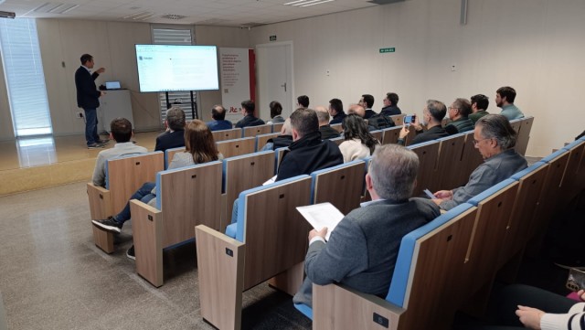 La maquinaria cerámica apuesta por la IA: Asebec e ITC presentan las oportunidades y aplicaciones para el sector