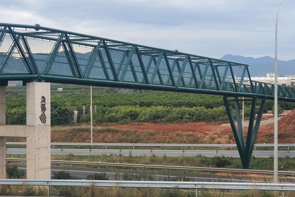 La nueva pasarela sobre la CV-10 - 
