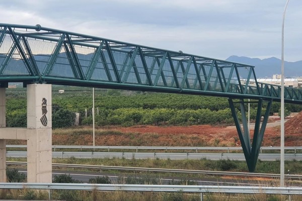 El Consell pone en funcionamiento la nueva pasarela e itinerario ciclopeatonal de Onda sobre la CV-10