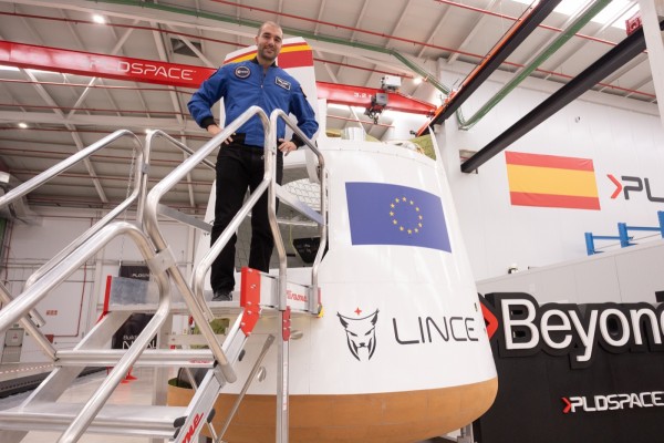 El astronauta español Pablo Álvarez se sube a 'Lince', la cápsula tripulada de PLD Space