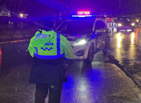 La lluvia sorprende a los murcianos con 8 litros en apenas 20 minutos y deja ramblas y avenidas anegadas y cortadas al tráfico en Murcia