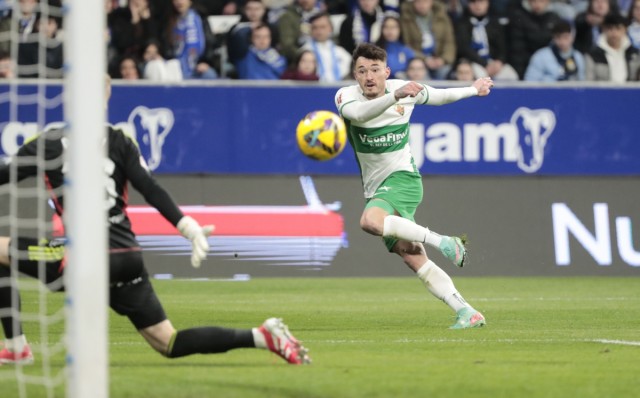 El Elche perdona y lo paga en Oviedo