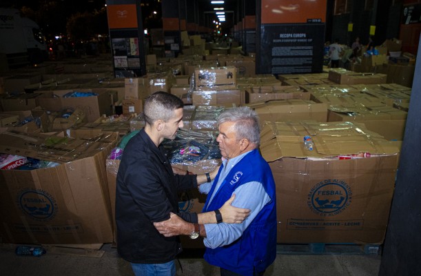 Más de un millón de kilogramos de alimentos y productos de primera necesidad recogidos en el Camp de Mestalla