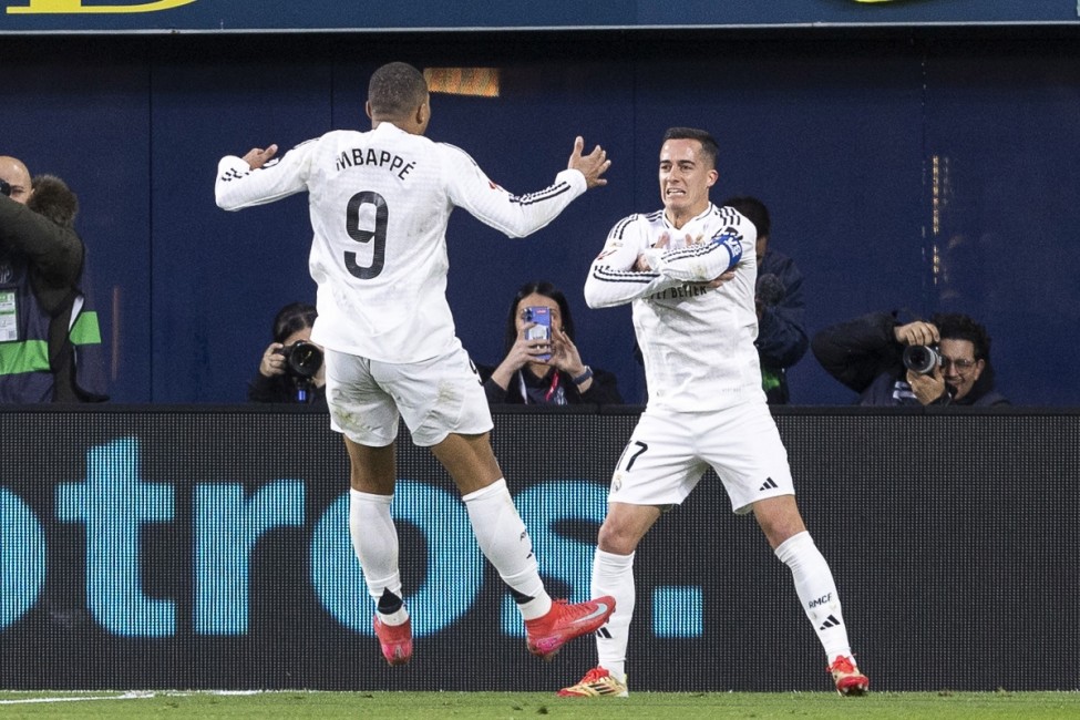 Mbappé y Lucas Vázquez celebran un gol del francés en La Cerámica - CARME RIPOLLÉS