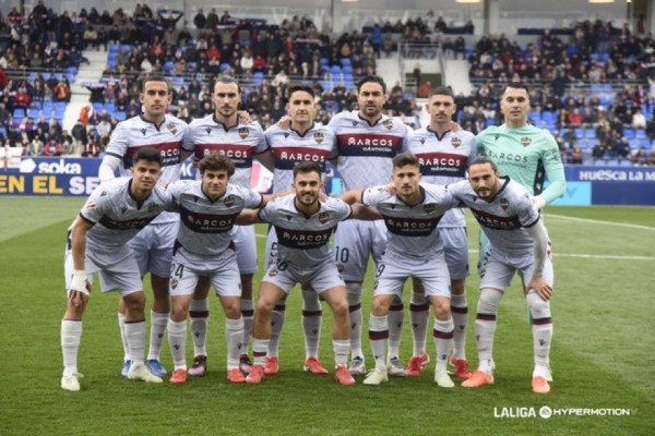 Victoria épica de Primera en El Alcoraz (1-2)