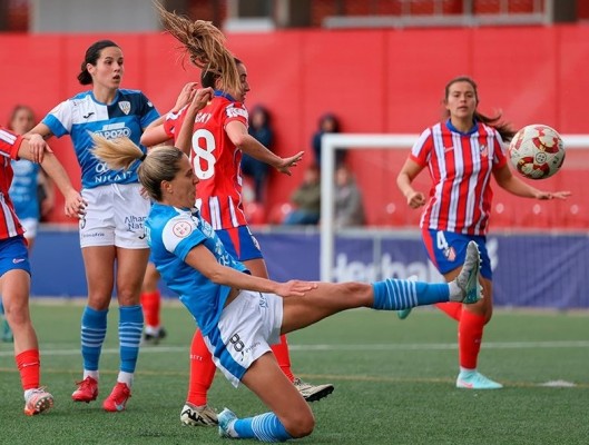 El Alhama sigue líder de la Primera RFEF femenina pero ya sin margen de error en la pelea por el ascenso directo
