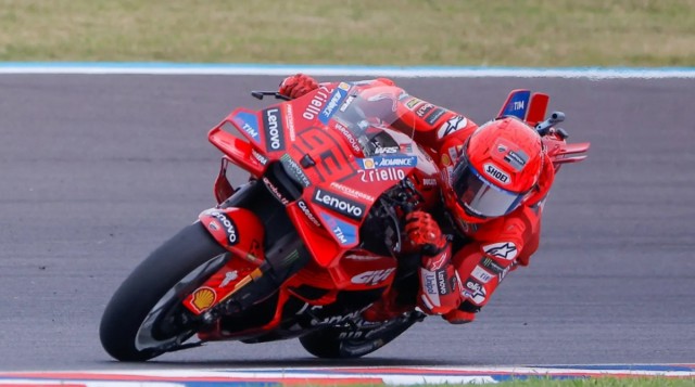 Marc le gana la partida a Álex en el show de los Márquez en Argentina