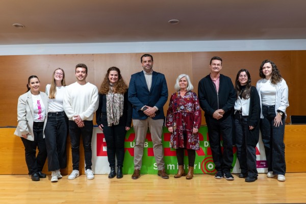 El grup Punto y Coma guanya la 23a edició del Concurs de Publicitat Exterior de l'UJI i La Fede