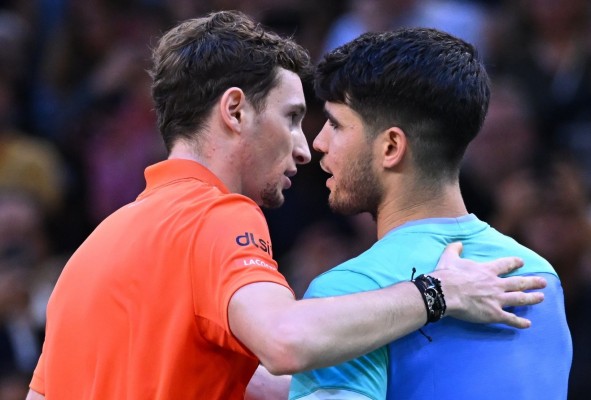 Alcaraz cede el segundo puesto de la ATP a Zverev y sólo recorta 90 puntos a Sinner en París-Bercy