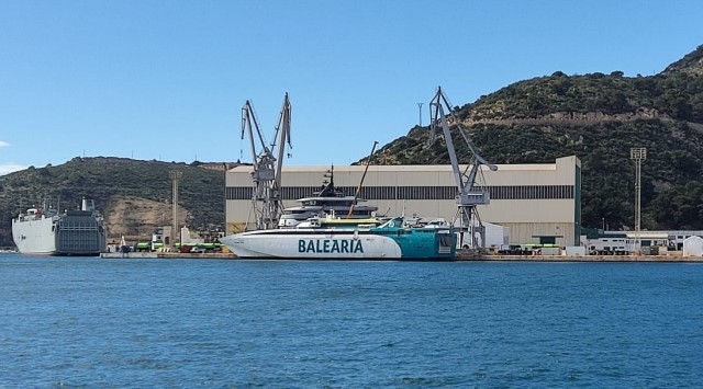 El fast ferry Ramón Llull de Baleària pasa por mantenimiento en Navantia Yachts Cartagena 