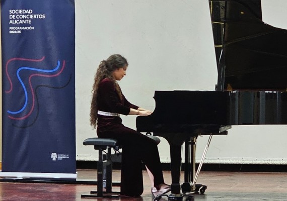 La pianista Kemelmajer gana el XL Premio de la Sociedad de Conciertos de Alicante y Oftalvist