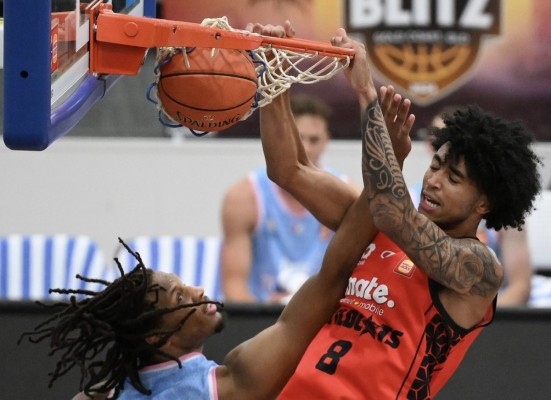 Izan Almansa cierra la temporada en Australia promediando 6,8 puntos y 3,9 rebotes y ya piensa en el draft de la NBA