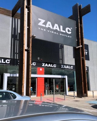 Aterriza en Murcia un outlet con ropa de Shein y productos virales