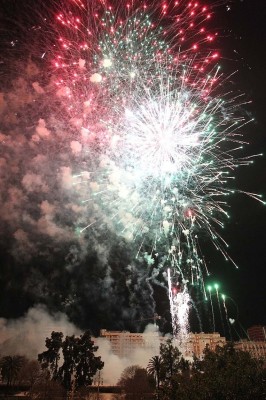 La Ofrenda y la Nit del Foc se mantienen pese a la lluvia