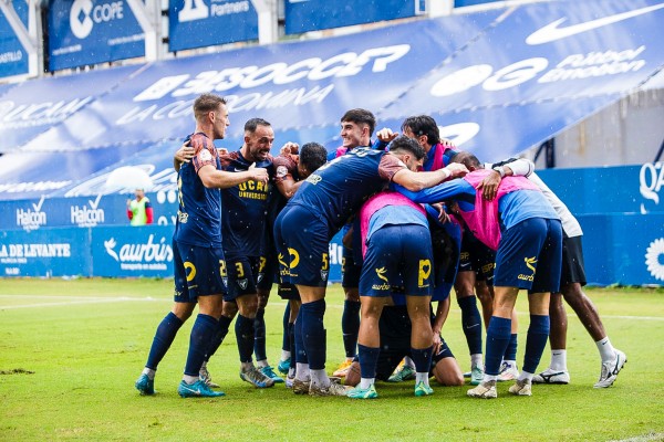 El UCAM CF alcanza el liderato en Segunda RFEF con un 4-1 al Recreativo Granada