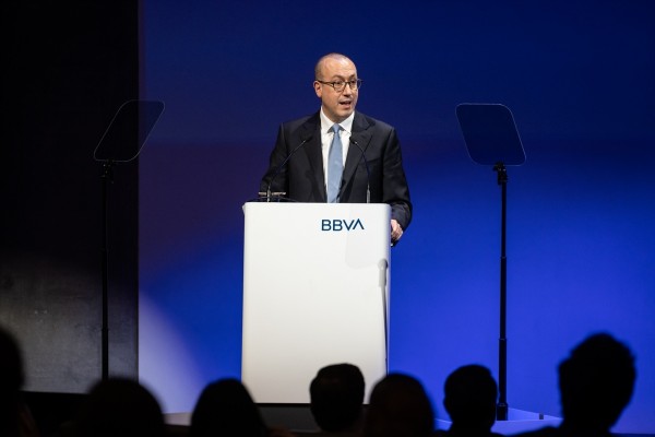 BBVA dice que sus compromisos ante la CNMC para la OPA al Sabadell incluyen cuestiones de cohesión territorial