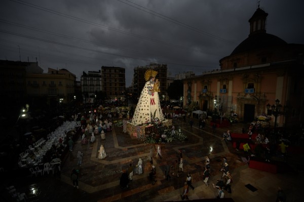 El manto de la 'Geperudeta' homenajea a los afectados por la Dana y recuerda a los fallecidos