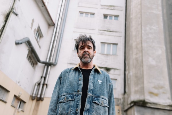 Gorka Urbizu llega a València con su primer disco en solitario tras el final de Berri Txarrak